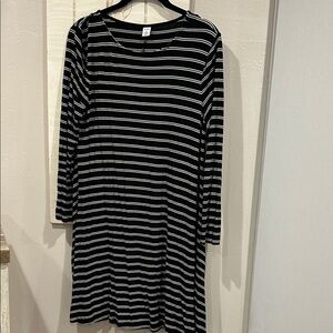 Old Navy Black and White Long Sleeve Dress